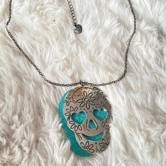 BETSEY JOHNSON Engraved Double Skull Pendant Long Necklace NWT - Picture 7 of 16